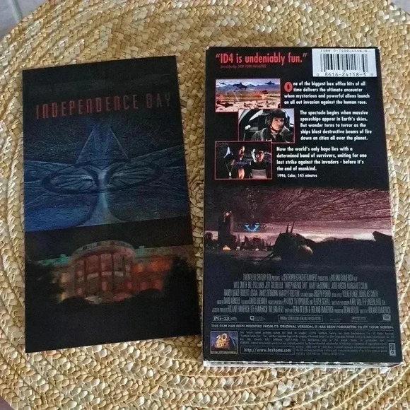 Movie VHS INDEPENDENCE DAY WITH SIGNED HOLOGRAM CARD - Picture 2 of 5